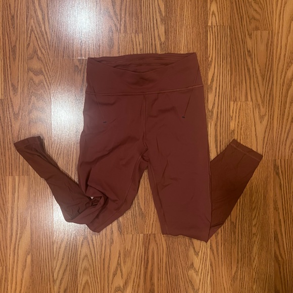 Lululemon size 6 legging - Picture 2 of 3